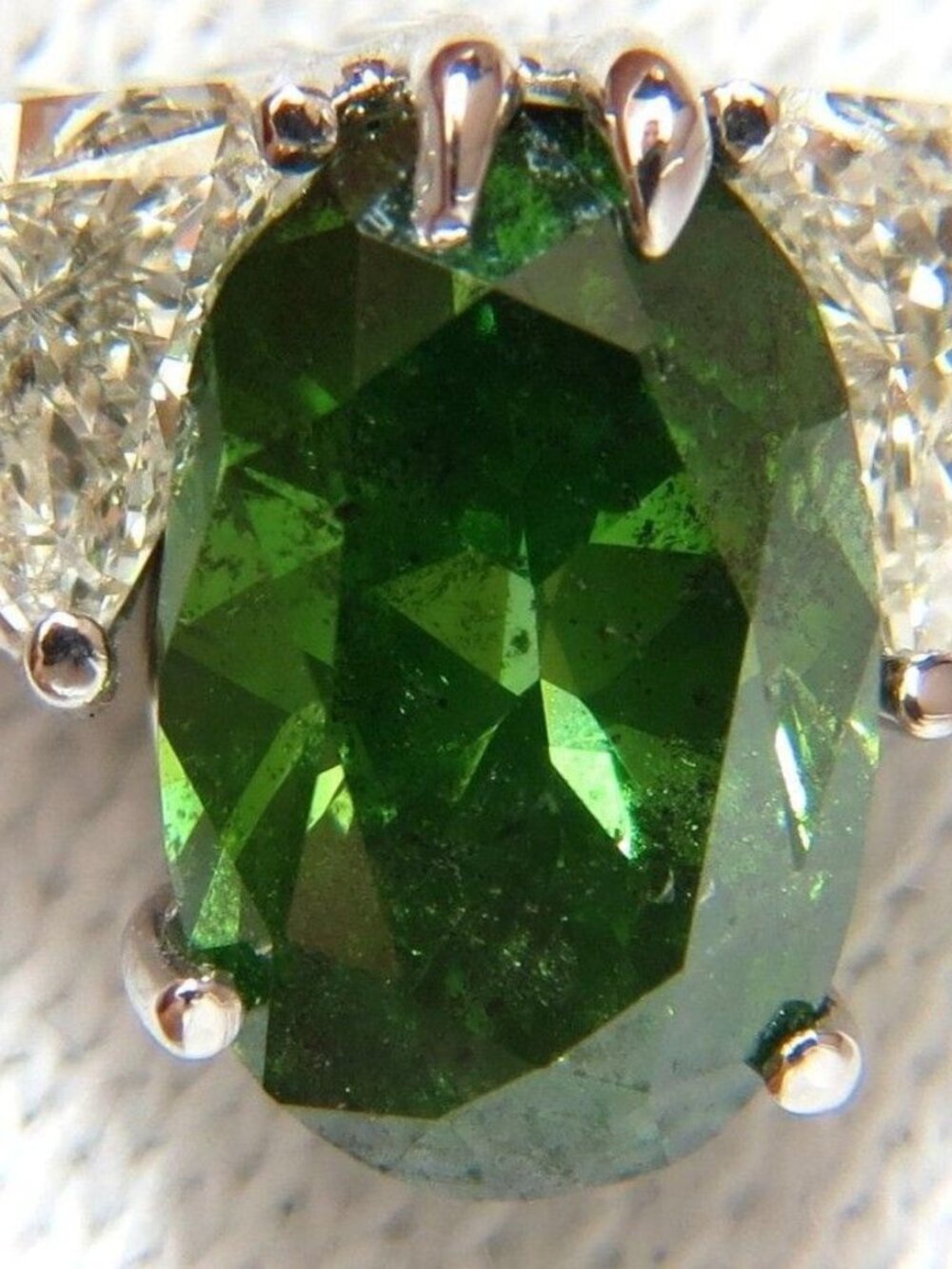 3.26CT ENHANCED FANCY COLOR GREEN DIAMOND NECKLACE SIDE TRILLIANTS 14KT*